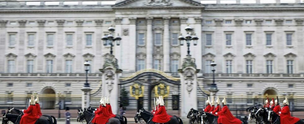 1734077796 „Weihnachtsgetranke Buckingham Palace endet mit Festnahme „Barmanager angegriffen