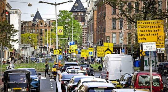 1734499438 Amsterdam wird 2025 ein beispielloses Verkehrschaos erleben „Wenn wir jetzt