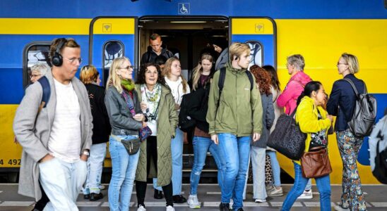 1734531795 Nationale Storung der NS Reiseauskunft Bahnhofsschilder sind falsch