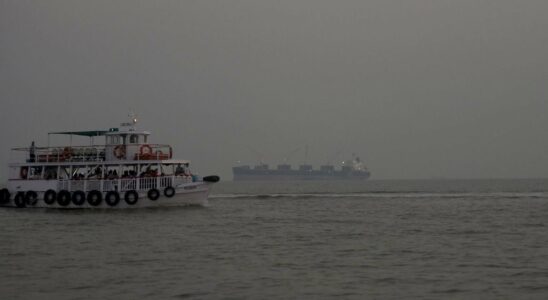 1734549114 Dreizehn Menschen getotet nachdem ein Schnellboot der indischen Marine vor