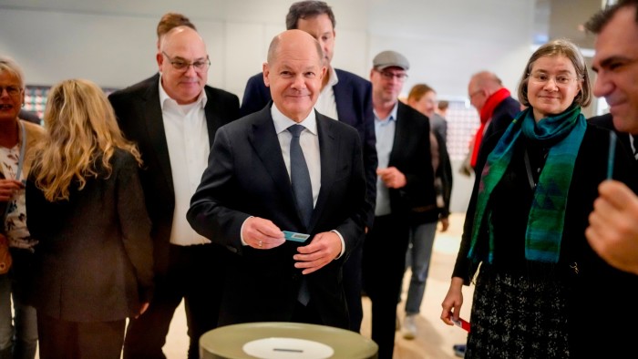 Deutschland steht vor vorgezogenen Neuwahlen nachdem Olaf Scholz das Vertrauensvotum