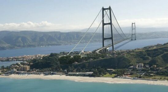 Eine neue Ressourcenspritze an der Strait Bridge Sie wird jetzt