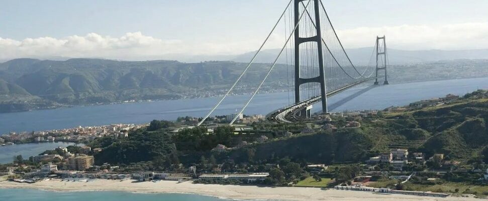 Eine neue Ressourcenspritze an der Strait Bridge Sie wird jetzt