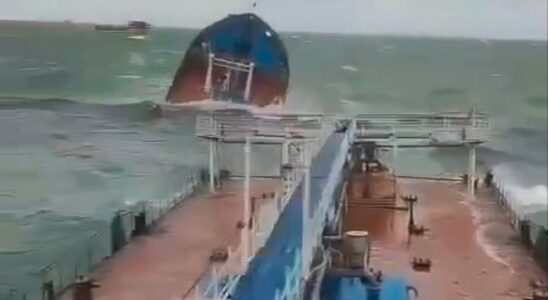 Vom Sturm getroffene russische Oltanker losen Angste vor Treibstoffaustritt im