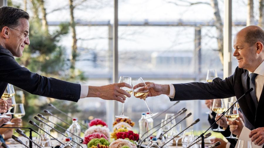 Photogallery Dutch Prime Minister Mark Rutte and German Chancellor Olaf Scholz toast before a working dinner at the Depot Boijmans Van Beuningen in Rotterdam