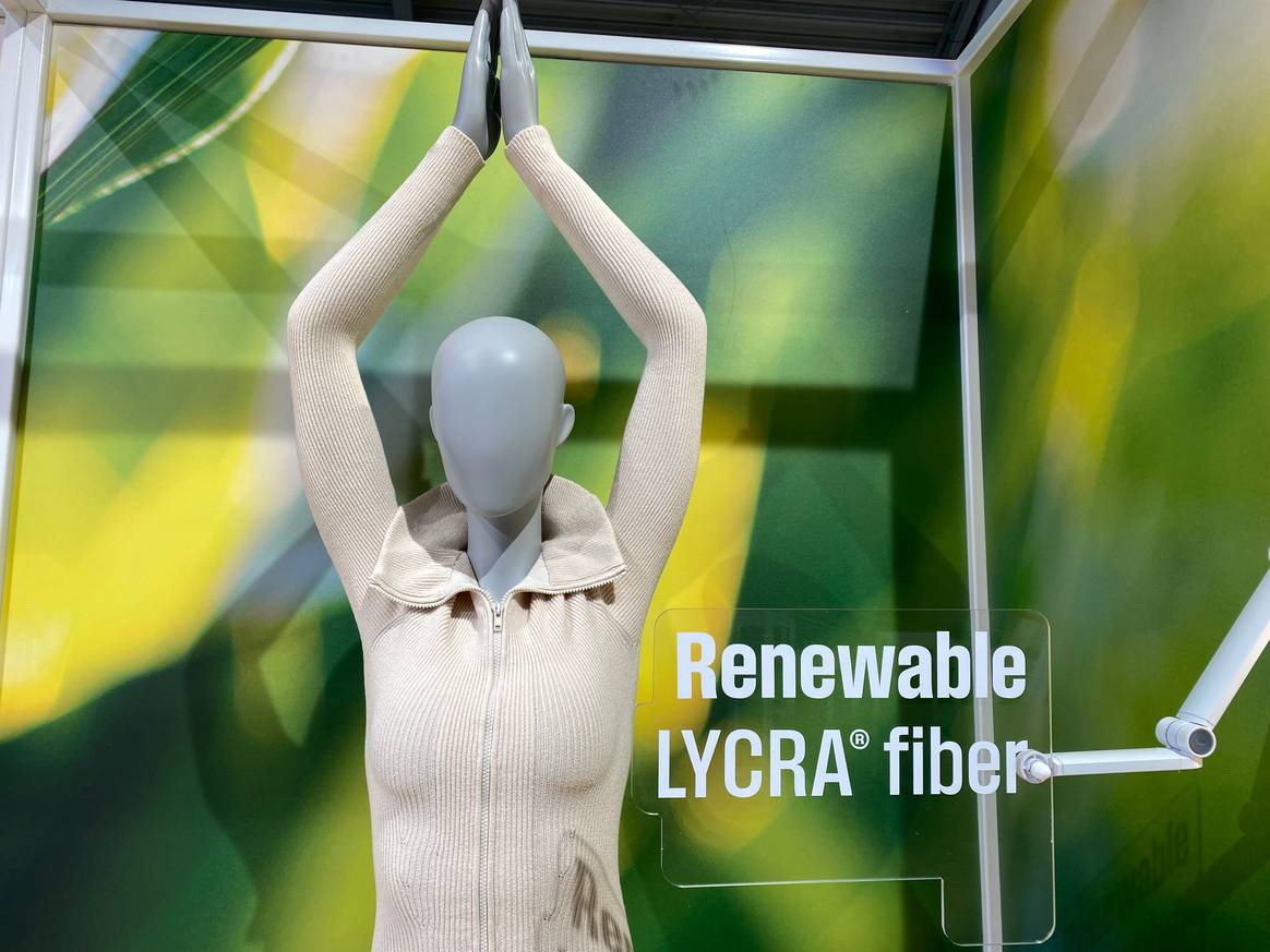 The new Lycra fiber consists partly of biologically derived material, namely industrial corn.