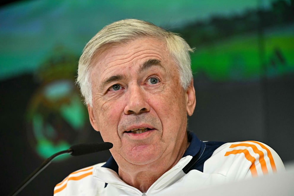 Carlo Ancelotti (65) auf der Pressekonferenz vor dem Spiel gegen Girona