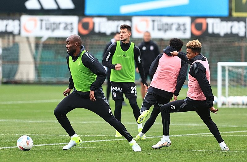 besiktas-fenerbahce-derbi-sifresiz-izle-besiktas-fenerbahce-maci-ne-zaman-saat-kacta-hangi-kanalda-bjk-fb-maci-1733567376006.jpeg
