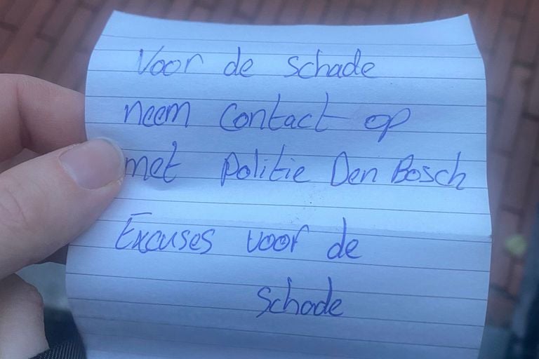 The police politely left a note after the collision (photo: Maurice Koch)