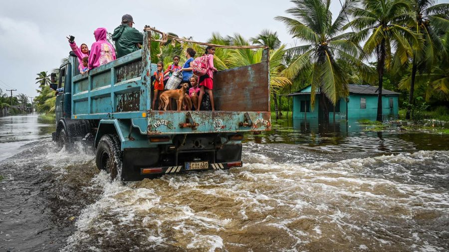 Photogallery Residents of Guanimar move in a truck to safe areas after the passage of Hurricane Helene through Guanimar, Artemisa province, Cuba