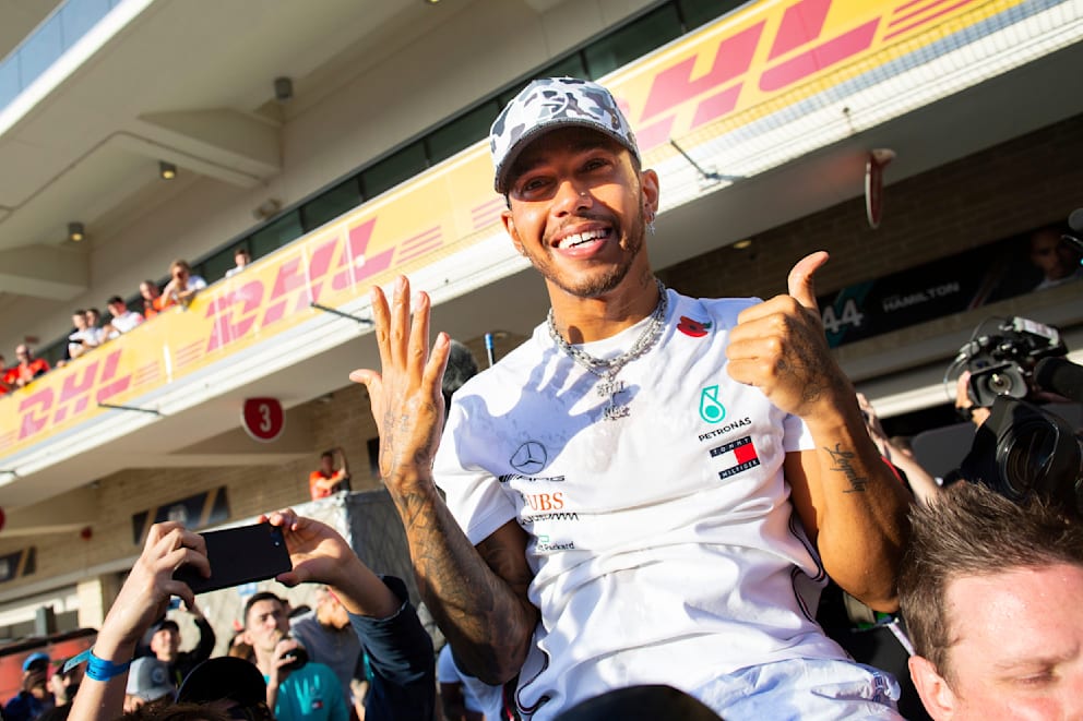 Sechs Finger für den sechsten Titel. Hamilton feiert 2019 in Austin (Texas) seinen nächsten WM-Erfolg