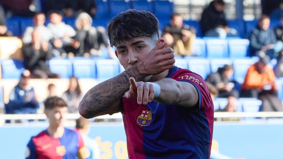 Dani Rodríguez celebra uno de sus goles con el Barça Atlètic frente al Celta Fortuna