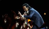 Nick Cave on the edge of the stage: “Can you feel my heartbeat?” With The Bad Seeds in Istanbul, 2022. 