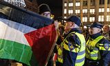 Protesters and police talking to each other on Dam Square, where demonstrations took place despite a ban.