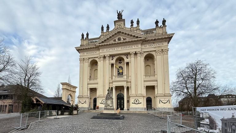 The area around the basilica will undergo a major transformation, but there is no money for the basilica itself (photo: Robert te Veele).
