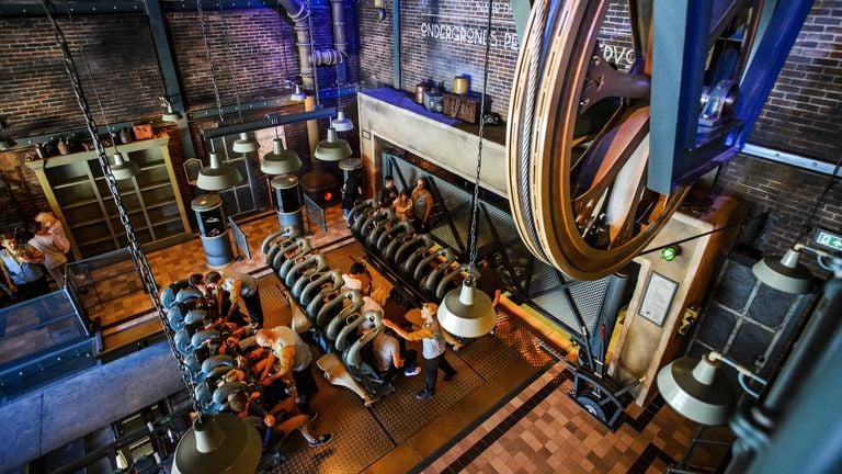 Five operators ensure safety at the attraction. (Photo: ANP)
