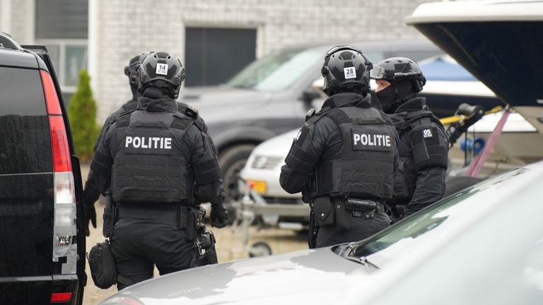 Police at the drug house in Kaatsheuvel (photo: Erik Haverhals/SQ Vision).