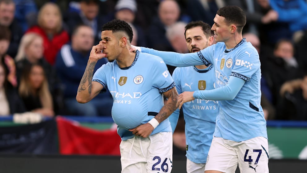 Per Baby-Jubel feiert Savinho (20) seinen Premieren-Treffer für Manchester City