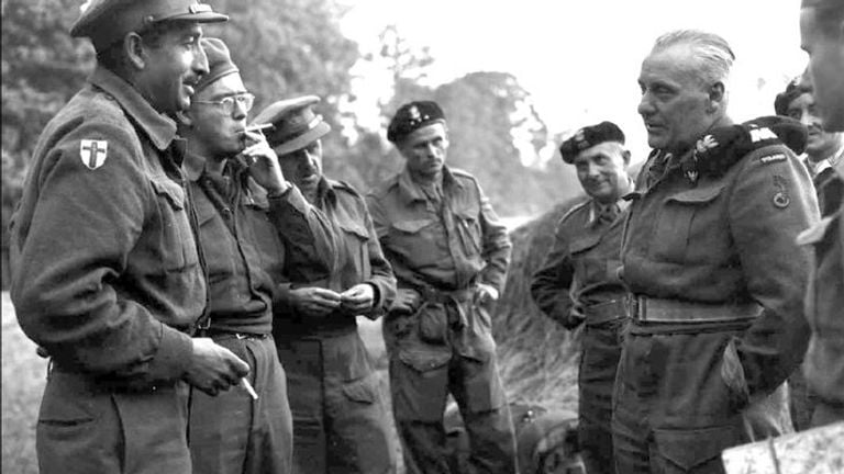 Polish General Maczek (right) talks to allied colleagues (photo: archive)