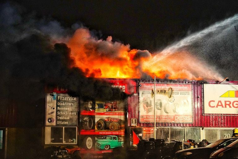The fire produced a lot of smoke (Photo: Jeroen Stuve / SQ Vision).