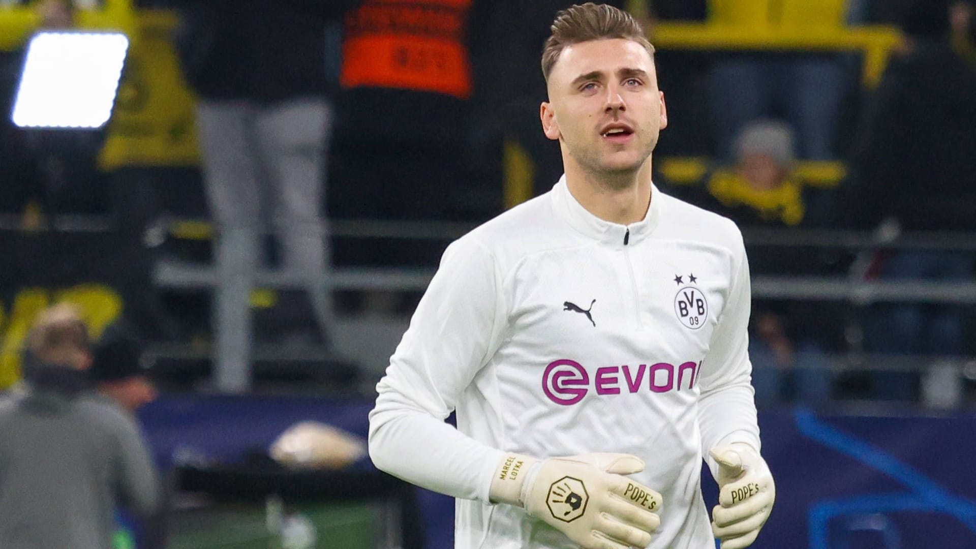 Marcel Lotka: The BVB goalkeeper is apparently on the list at 1. FC Heidenheim.