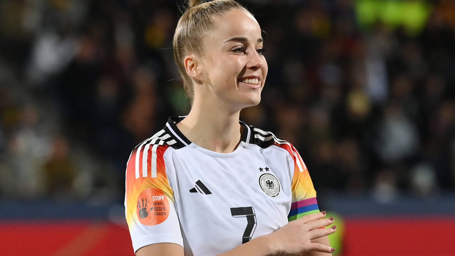 Giulia Gwinn with the captain's armband on her arm during the international match against Italy at the beginning of December: The FC Bayern player has been in the DFB team since 2017. Giulia Gwinn with the captain's armband on her arm during the international match against Italy at the beginning of December: The FC Bayern player has been in the DFB team since 2017.