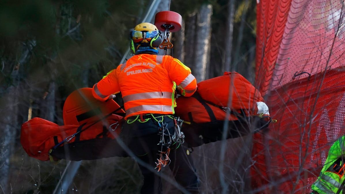 Cyprien Sarrazin is transported away: he had a bad fall in Bormio.