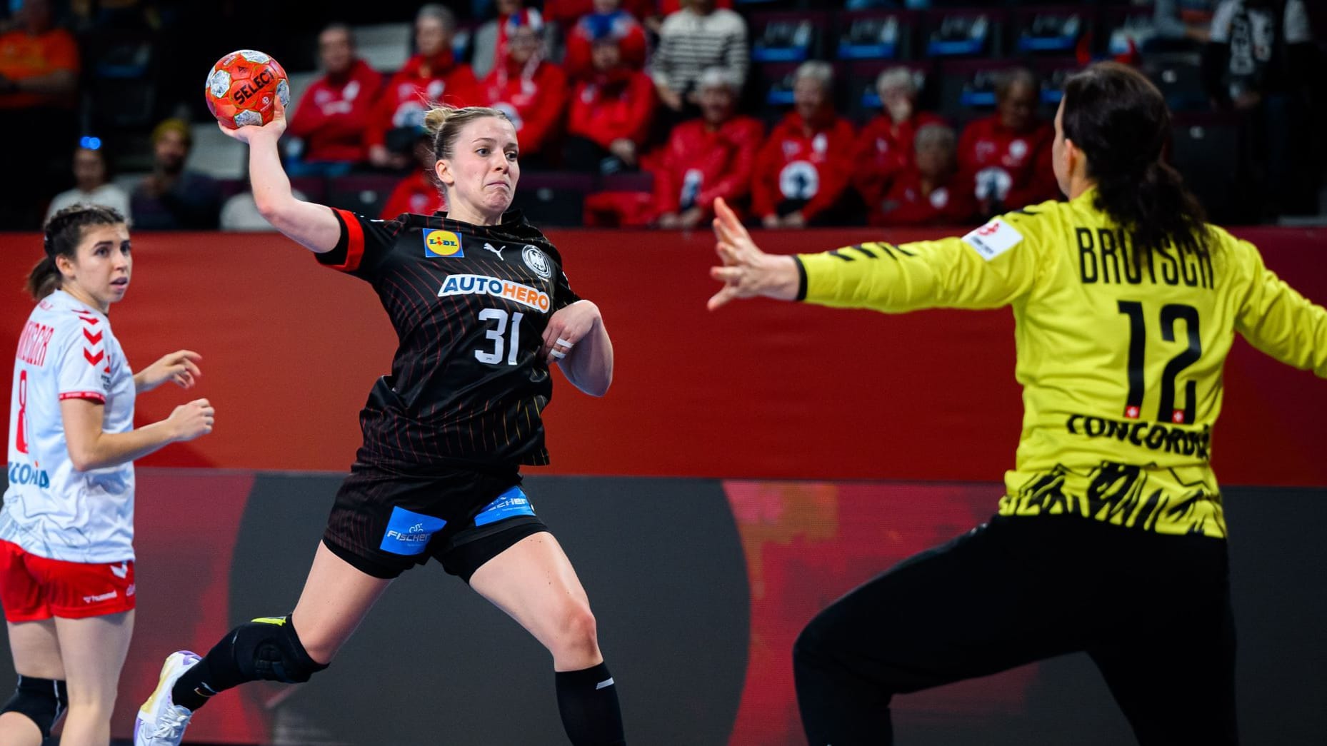 Alexia Hauf in action: The DHB women celebrated a clear victory against Switzerland.