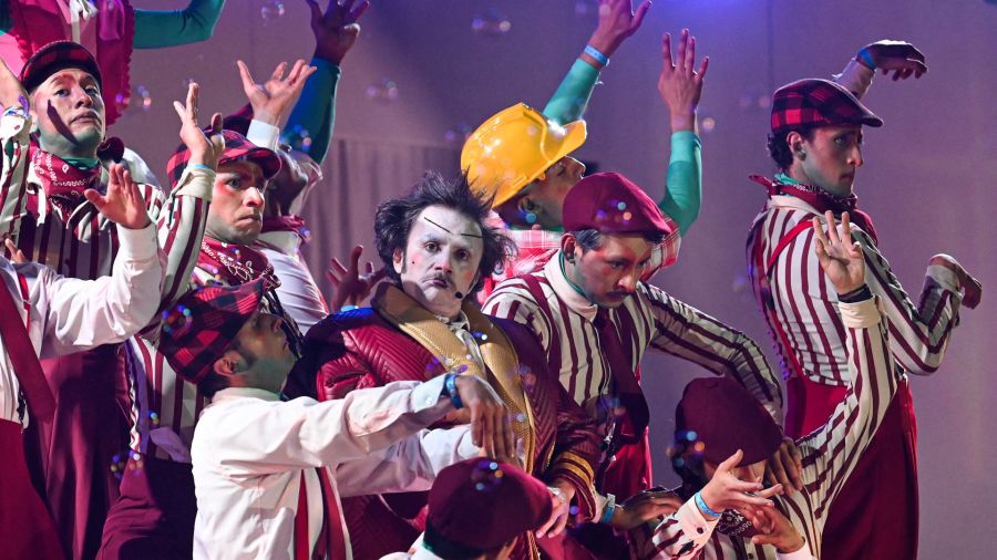 Fotogaleria Artists perform during the Christmas Lights Festival in the Plaza de Bolívar in Bogotá, Colombia
