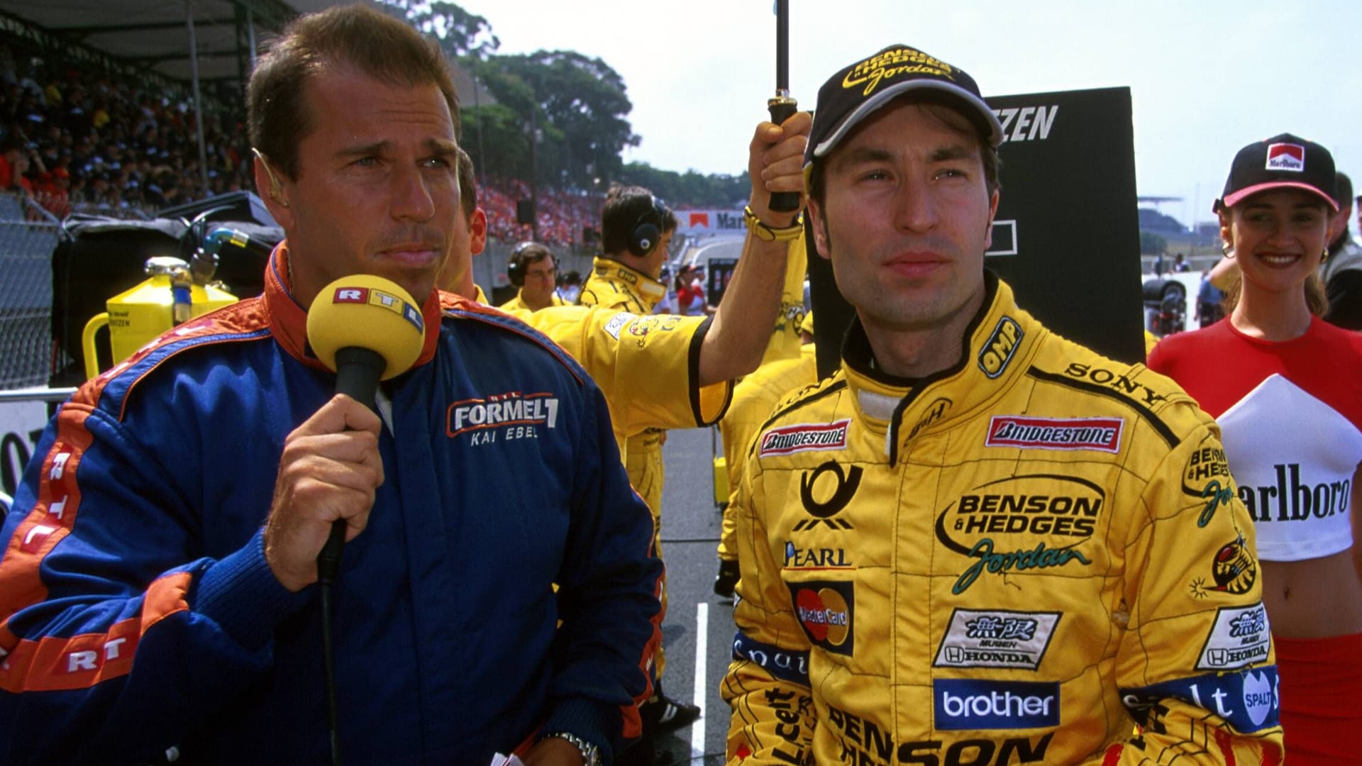 Formula 1 history: Heinz-Harald Frentzen in 2000 with RTL reporter Kai Ebel. Formula 1 history: Heinz-Harald Frentzen in 2000 with RTL reporter Kai Ebel.
