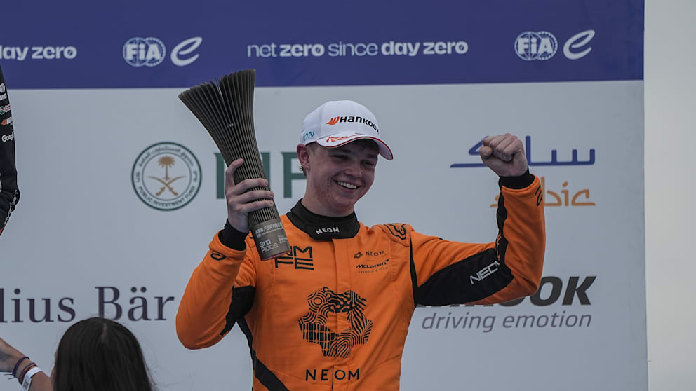 Taylor Barnard feiert seinen Podiumsplatz