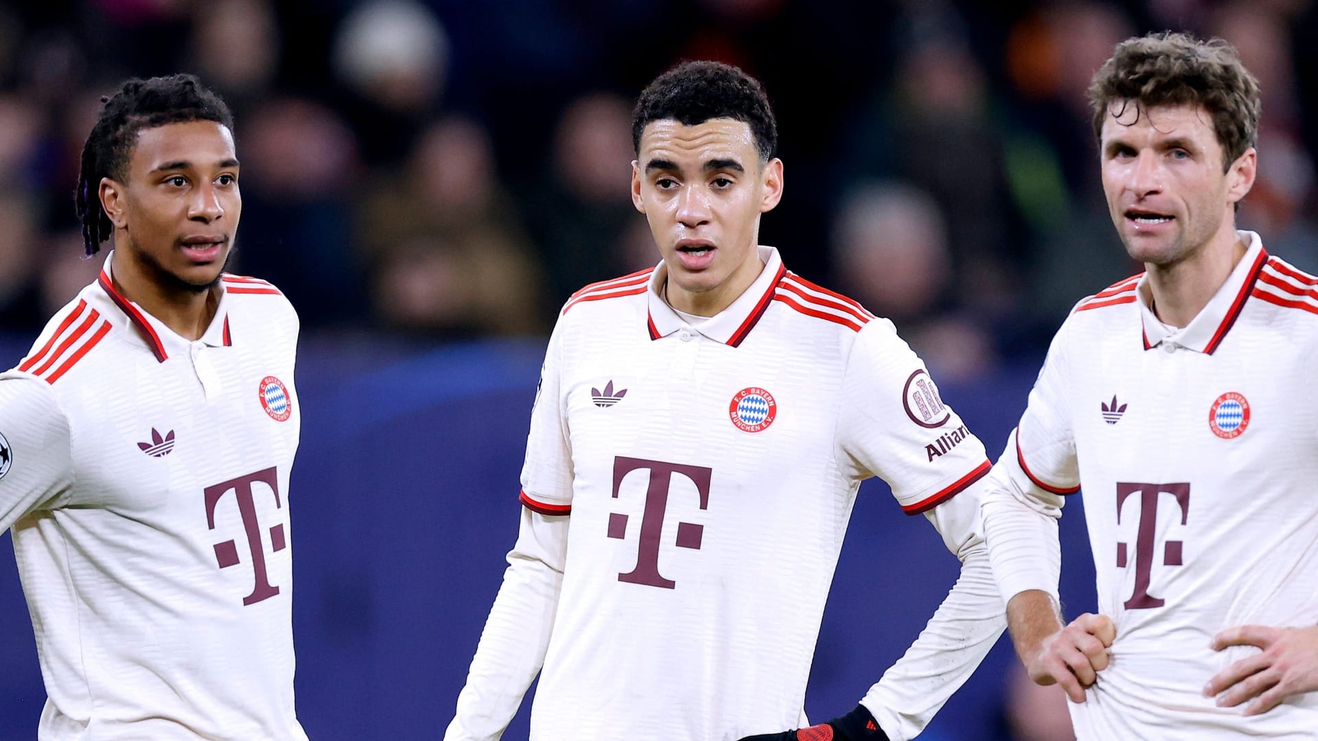 Michael Olise, Jamal Musiala and Thomas Müller (from left to right): Bayern celebrated a shooting festival.