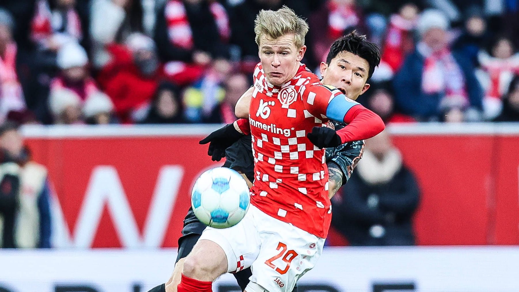 Injured against FC Bayern: Mainz's Jonathan Burkhardt.