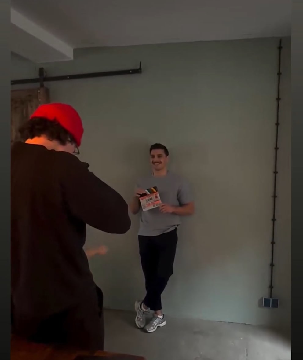 Lucas Krzikalla beim Werbedreh für die DKMS