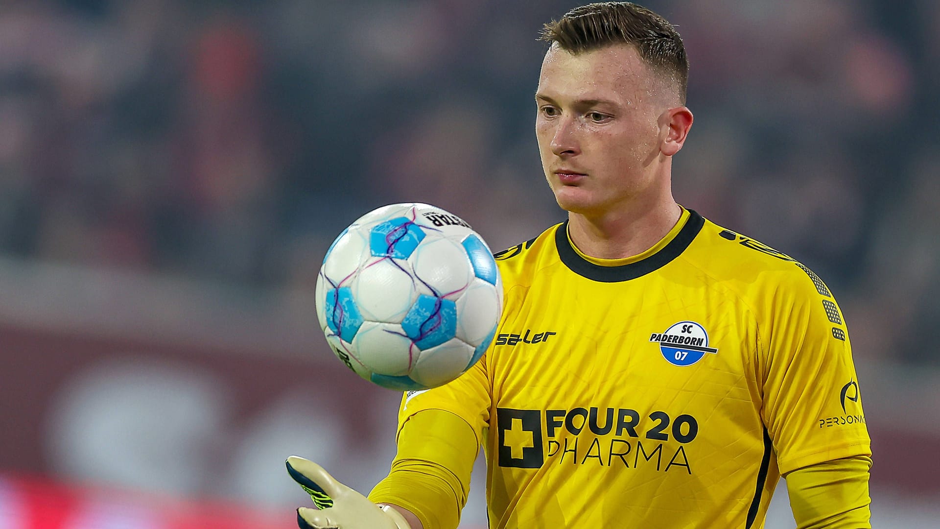 Markus Schubert made a mistake against KSC - much to the annoyance of his coach.