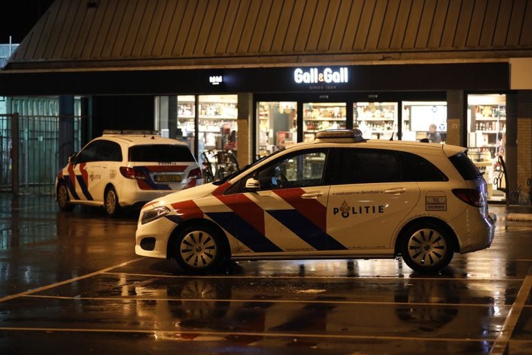 The police are present with several units (photo: Christian Traets/SQ Vision).