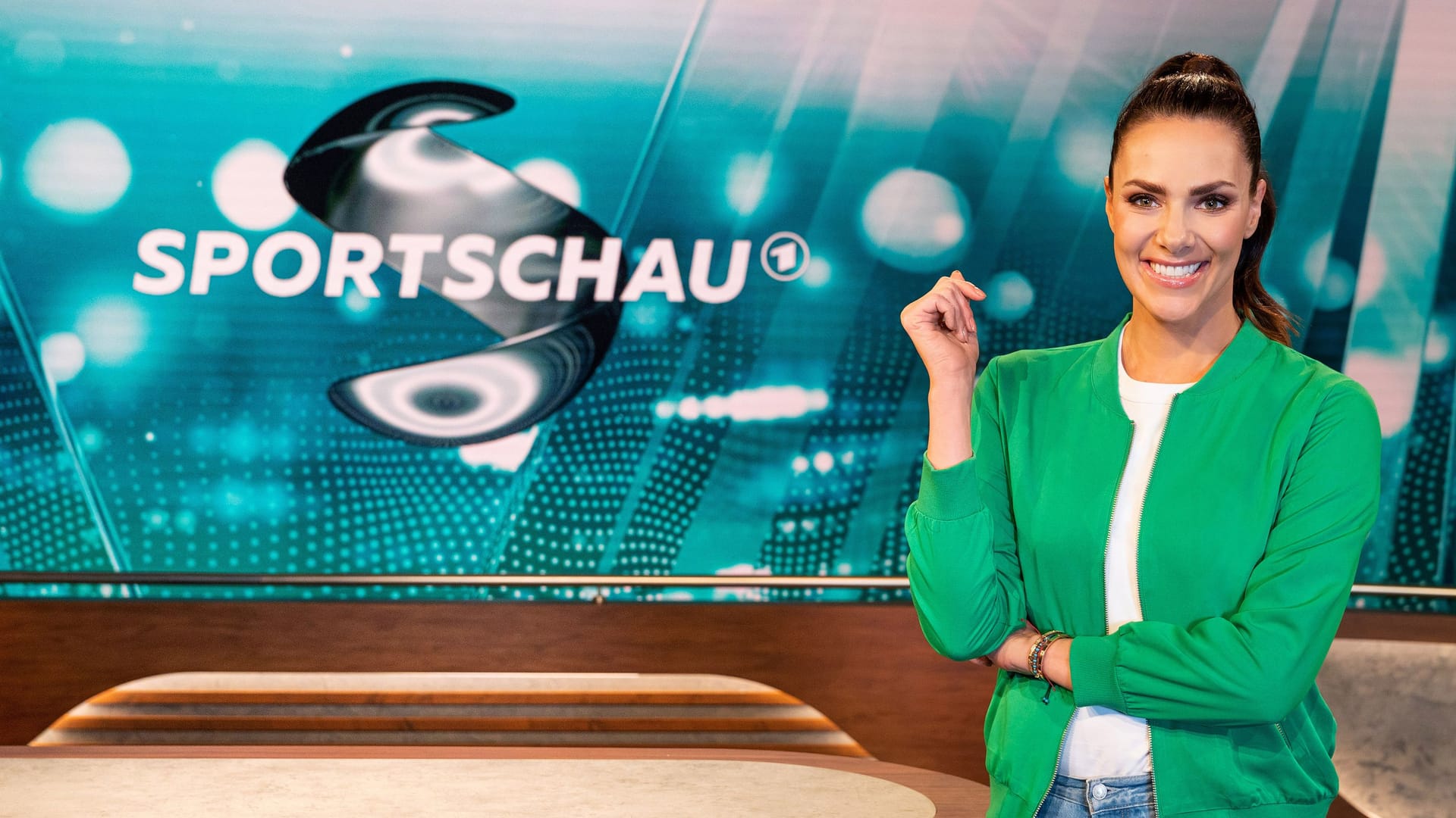 Moderator Esther Sedlaczek in the Sportschau studio: Is the traditional show about to end?