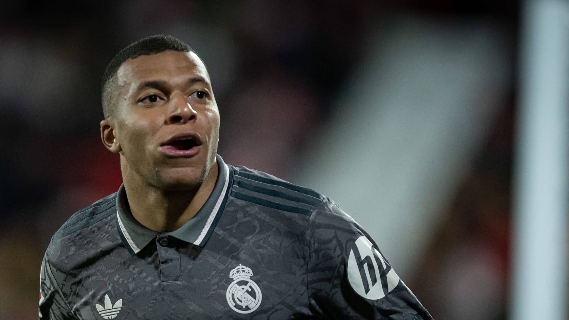 Kylian Mbappé in the Real Madrid jersey: The striker has been playing for them since this season "Royal".