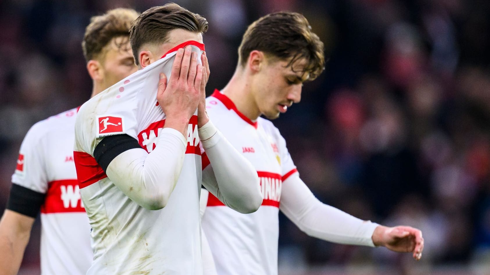 Stuttgart's players on the ground: The defeat against FC St. Pauli came as a surprise. Stuttgart's players on the ground: The defeat against FC St. Pauli came as a surprise.