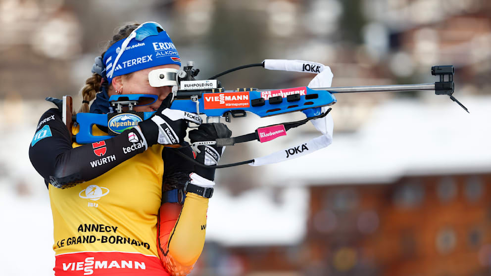 Biathletin Franziska Preuß hat fünf persönliche Werbeflächen: Mütze vorn, Mütze seitlich, Gewehrschaft, Diopter und Gewehrriemen. Insgesamt nimmt sie bis zu 200000 Euro ein