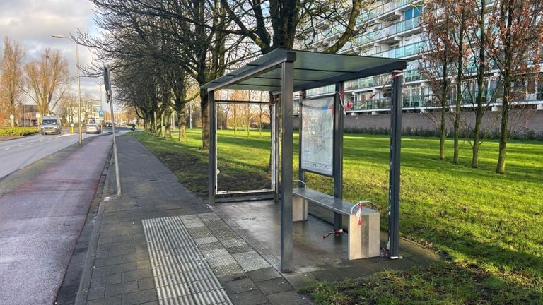 Two bus shelters a little further away were also destroyed (photo: Sven de Laet).