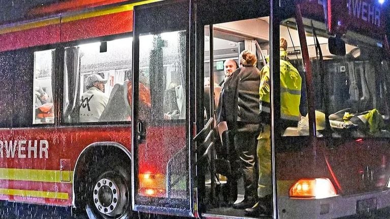 Enexis winter sports enthusiasts in a German fire brigade bus (Photo: Thomas Gaulke)