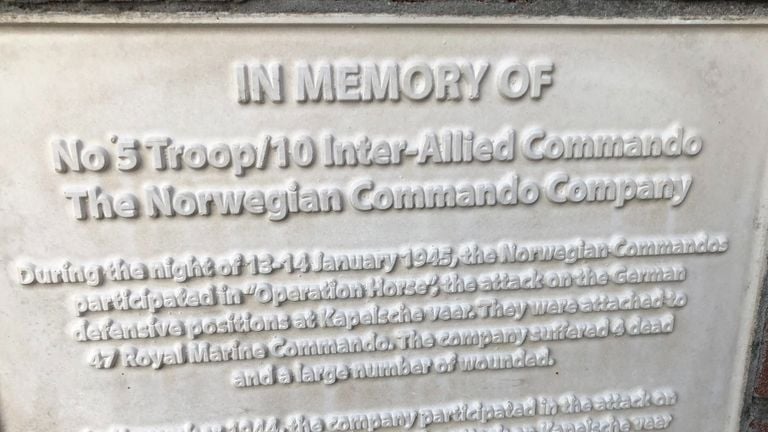 One of the plaques at the monument of Kapelsche Veer (photo: Willem-Jan Joachems) 