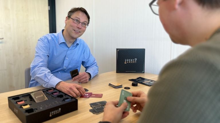 Reviewer Niek Ederveen plays the new game (photo: Rogier van Son).