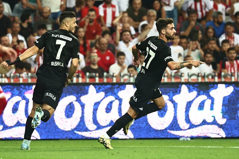 besiktas-samsunspor-canli-besiktas-reeder-samsunspor-maci-ne-zaman-saat-kacta-ve-hangi-kanalda-trendyol-super-1737186622325.jpg