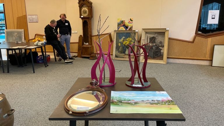 All kinds of art objects were offered (Photo: René van Hoof)