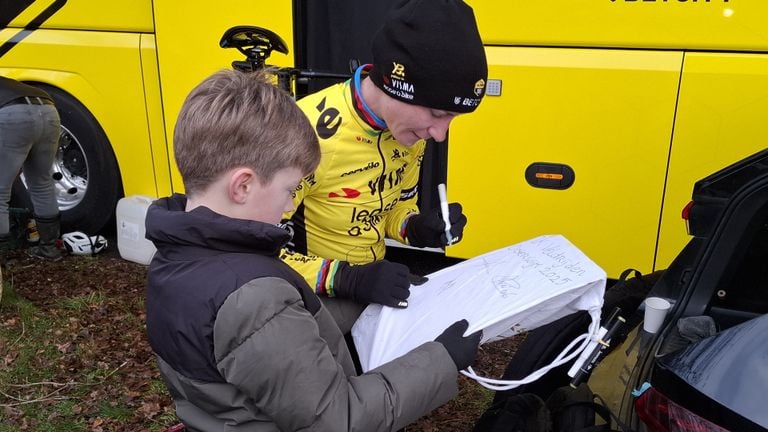 Marianne Vos with a fan (photo: Leon Voskamp).