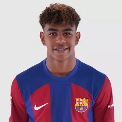 Lamine Yamal, Delantero