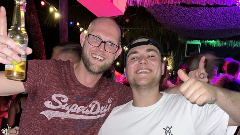 Bart van de Meulenreek (right) met a Bart on Curaçao who put him in the group (photo: Bart van de Meulenreek).