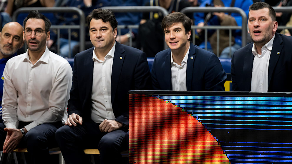 Trainer-Quartett: Israel Gonzalez (2.v.l.) und seine Assistenten Thomas Päch, Pedro Calles und Sebastian Trzcionka (v.l.)